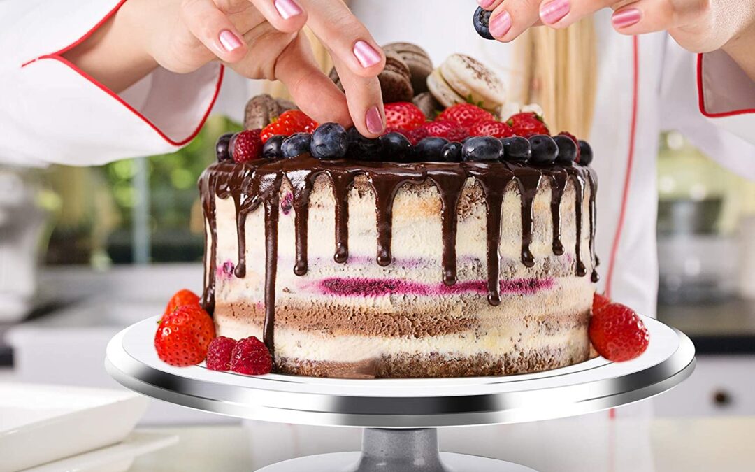 Cake Decorating Using A Lazy Susan